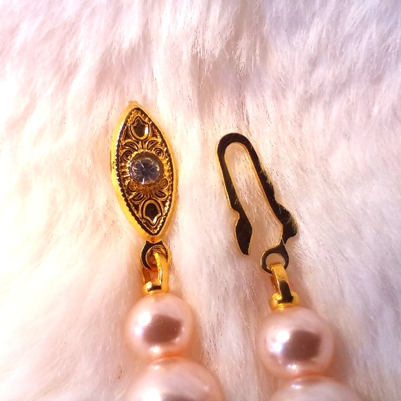 JEWELRY - Vintage Pearl Necklace 19 Inches with Fish Hook Clasp - Picture 5 of 6